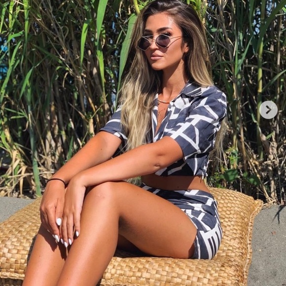 Zara 2 Piece Crop Top and Draped Printed Skirt - Picture 3 of 16